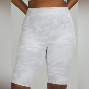 Lululemon Gray Camo Bike Short | Size 4, 10” Inseam | NWOT